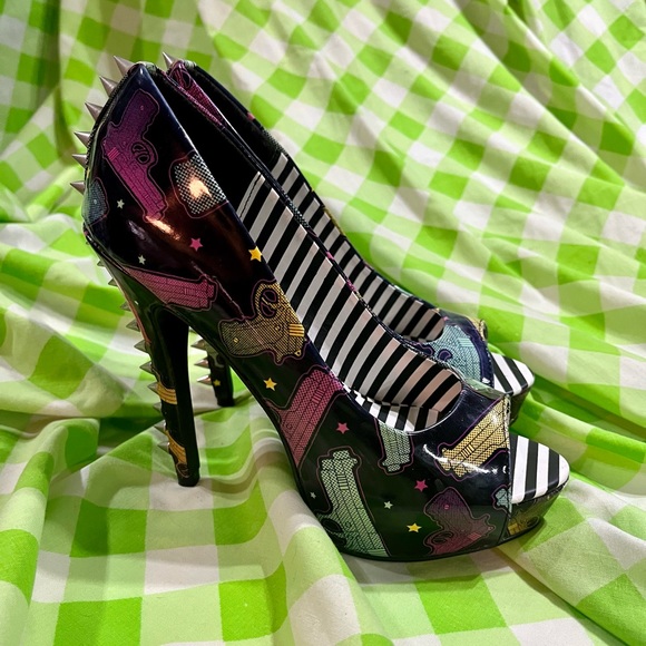 Too Fast Pastel & Black Gun Pistol Peep Toe Spiked Heels - Picture 4 of 7